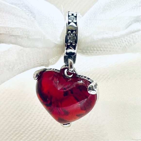💋 NWOT Mickey & Minnie Mouse Kiss Red Heart Charm ✨ - Picture 5 of 10